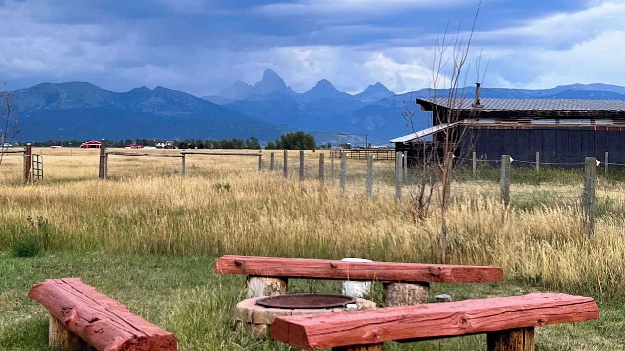 Photo of Outdoor in Leigh Creek Estates