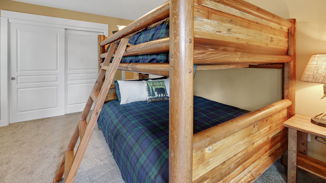 Photo of Bedroom in Sunriver