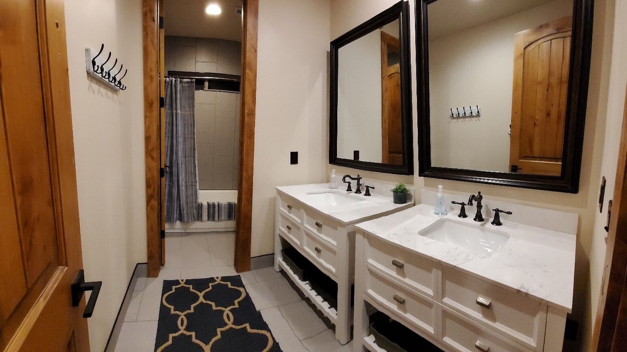 Photo of Bathroom in Harbor Village