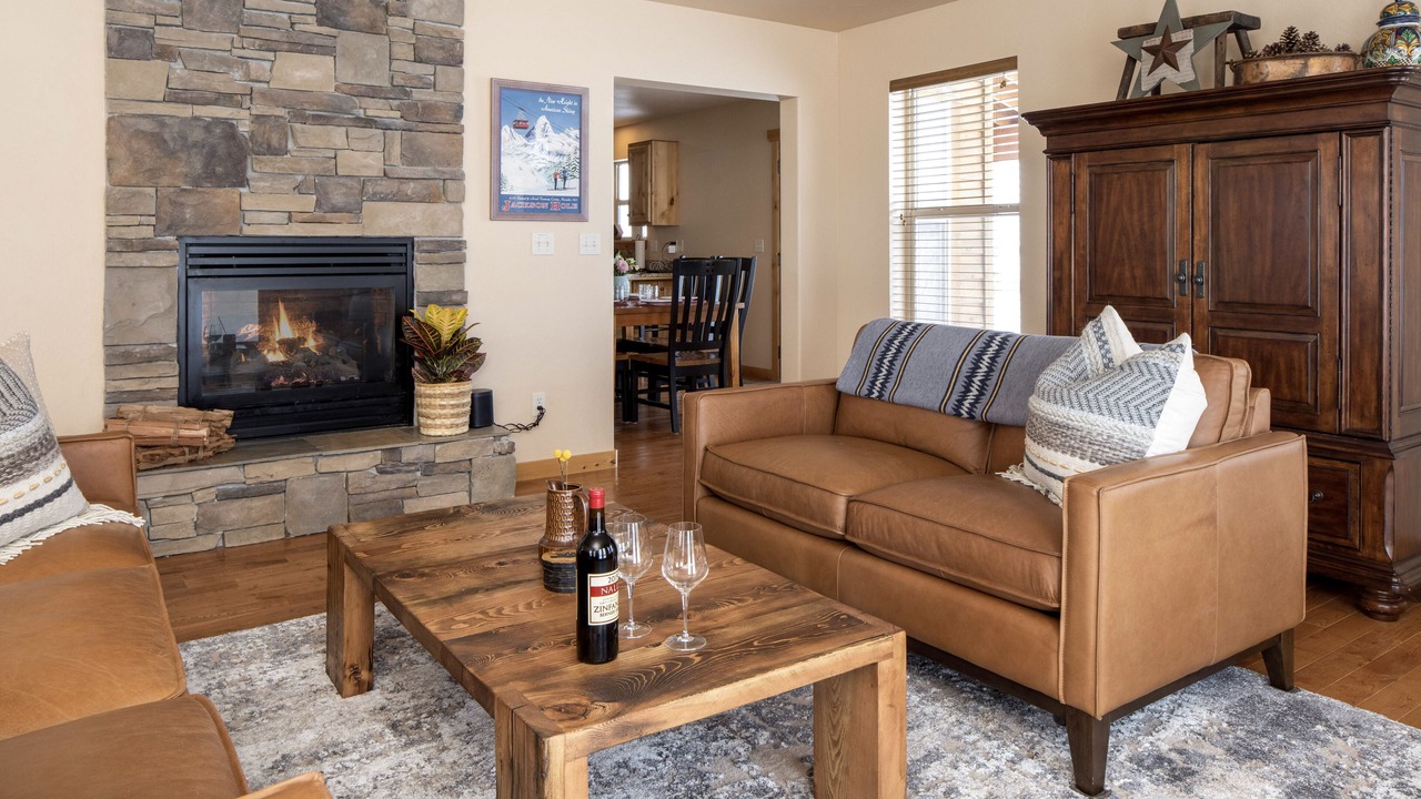 Photo of Livingroom in Leigh Creek Estates