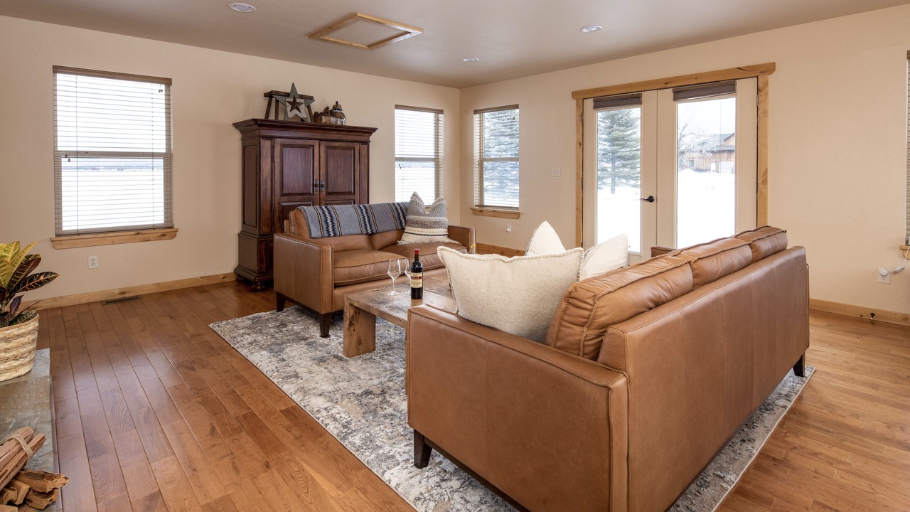 Photo of Livingroom in Leigh Creek Estates