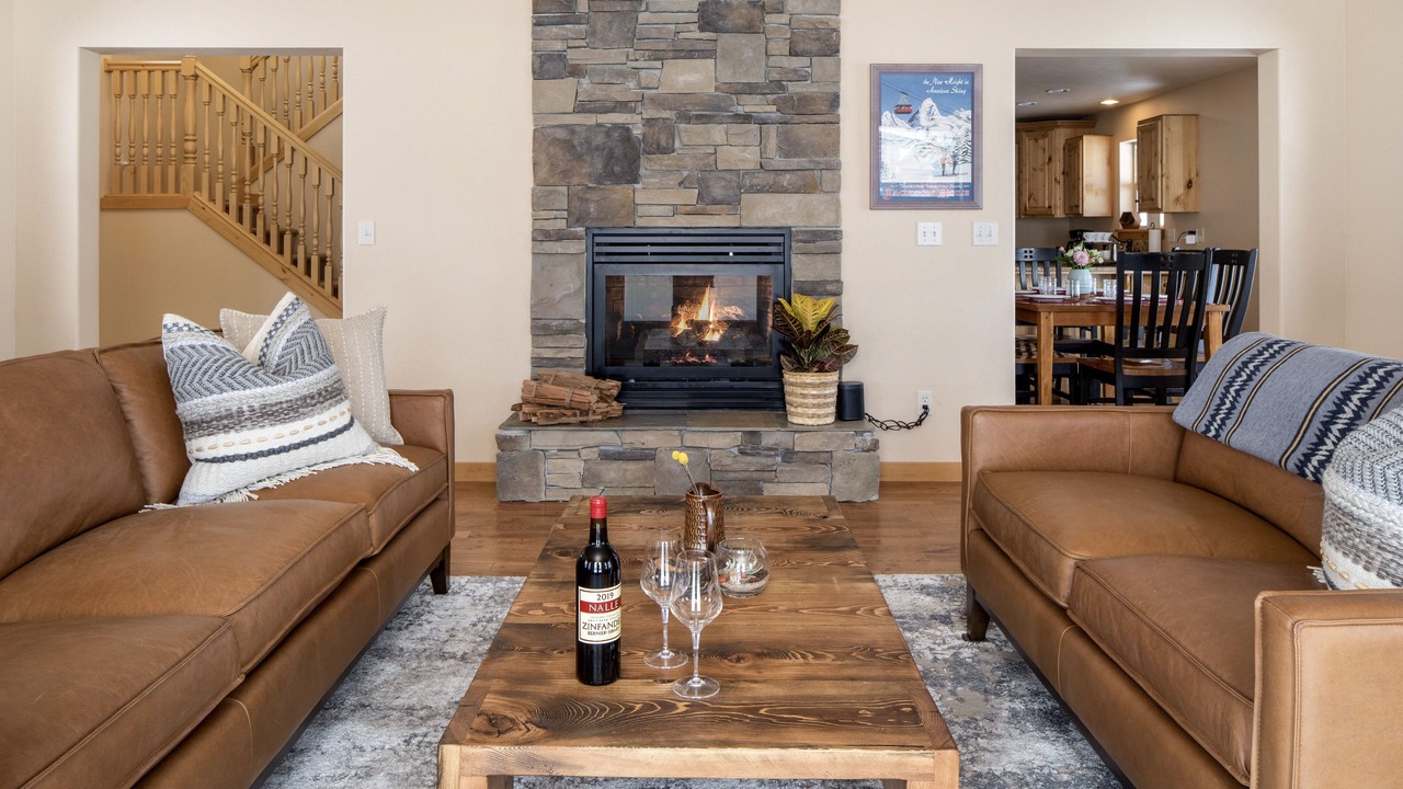 Photo of Livingroom in Leigh Creek Estates