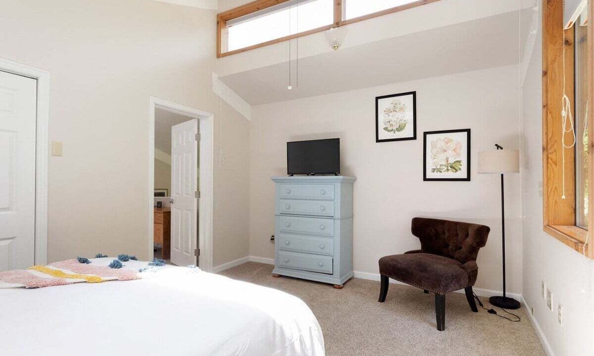 Photo of Bedroom in Coupeville