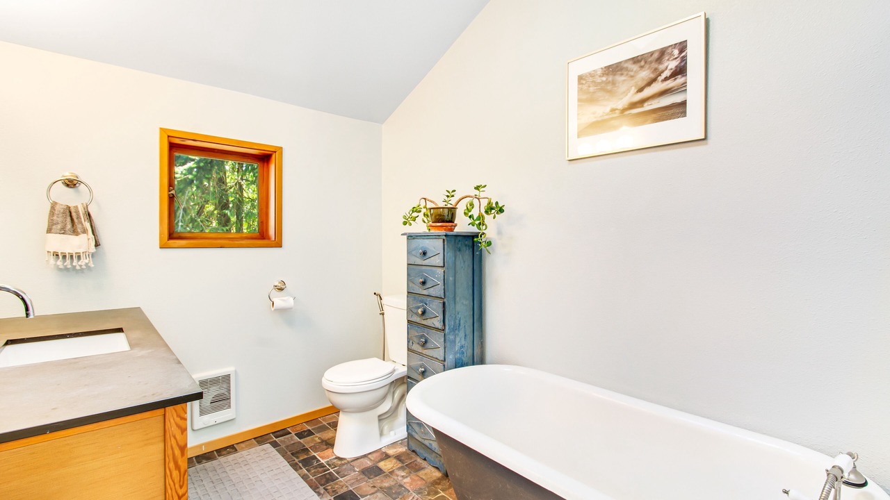 Photo of Bathroom in Greenbank