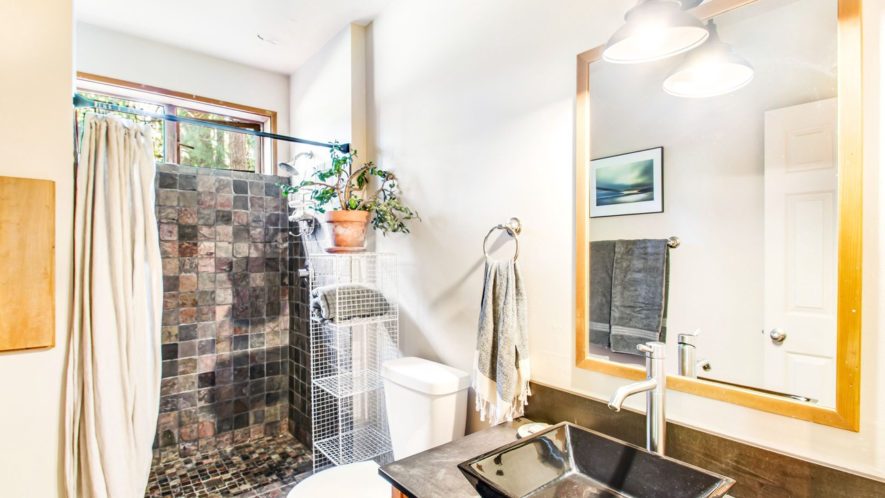 Photo of Bathroom in Greenbank