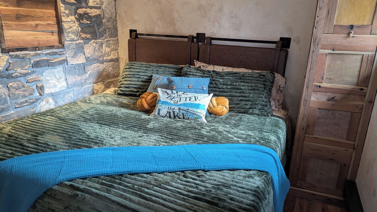 Photo of Bedroom in Spirit Lake
