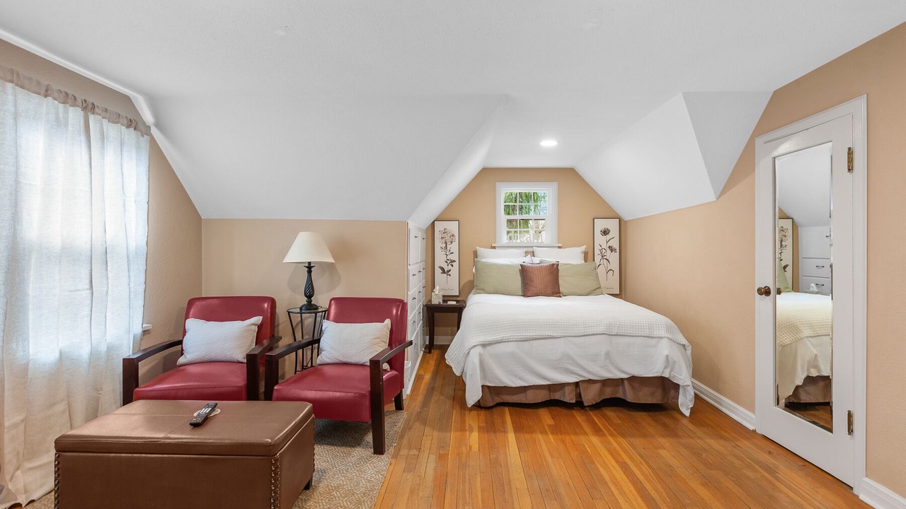 Photo of Bedroom in Garden District