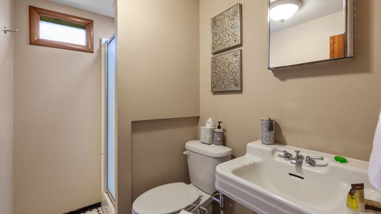 Photo of Bathroom in Garden District