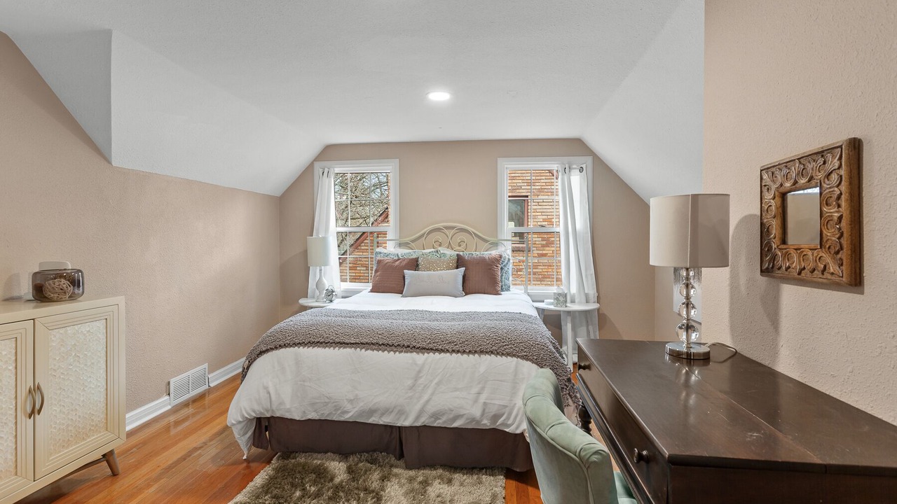 Photo of Bedroom in Garden District
