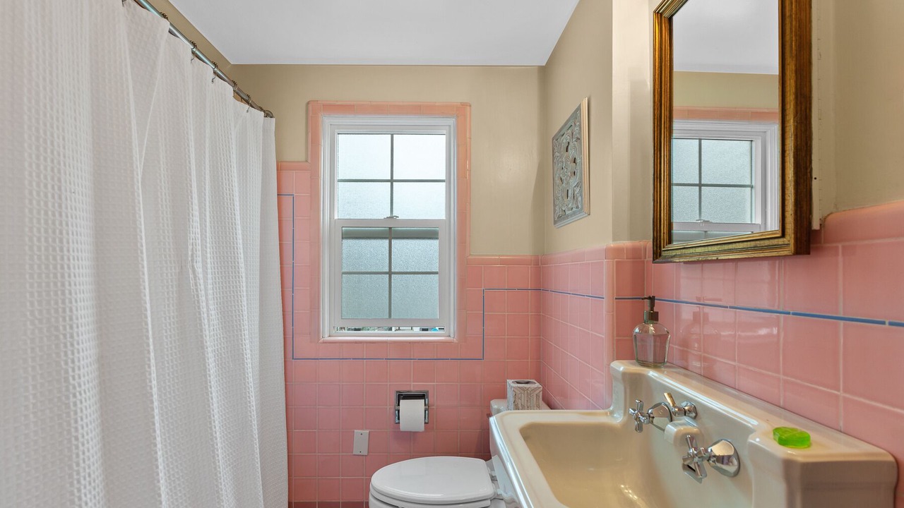 Photo of Bathroom in Garden District