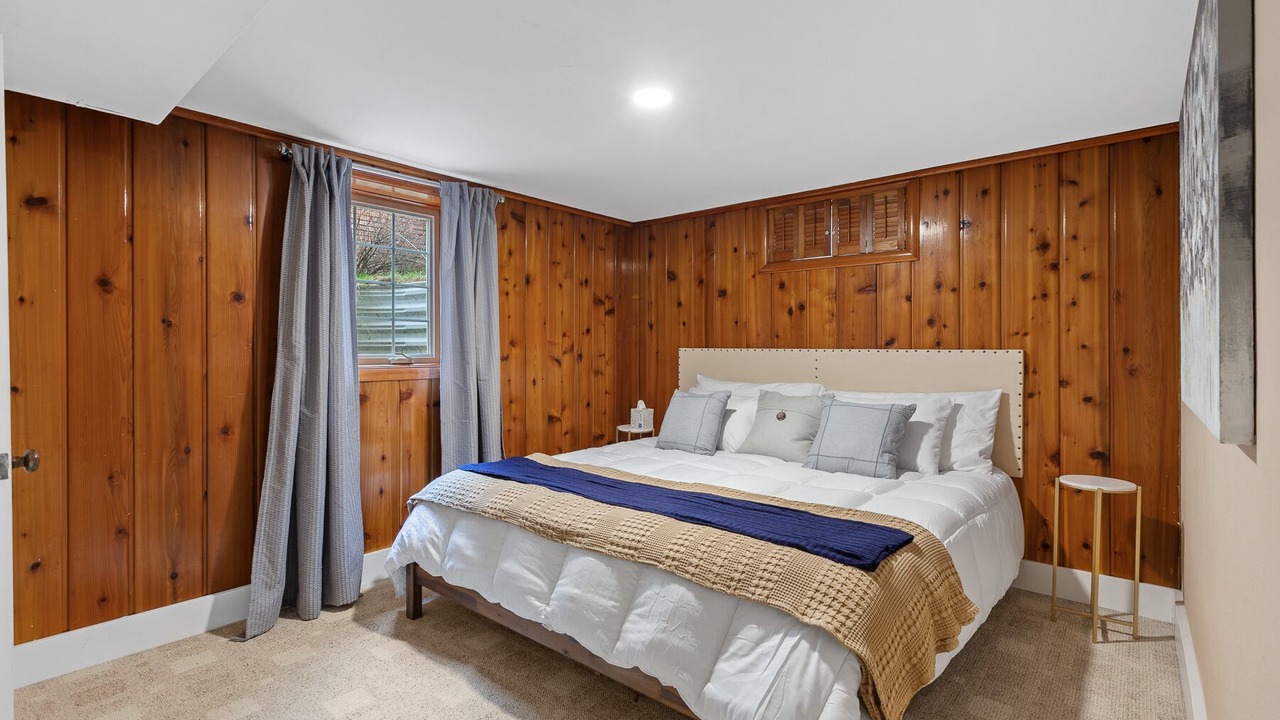 Photo of Bedroom in Garden District