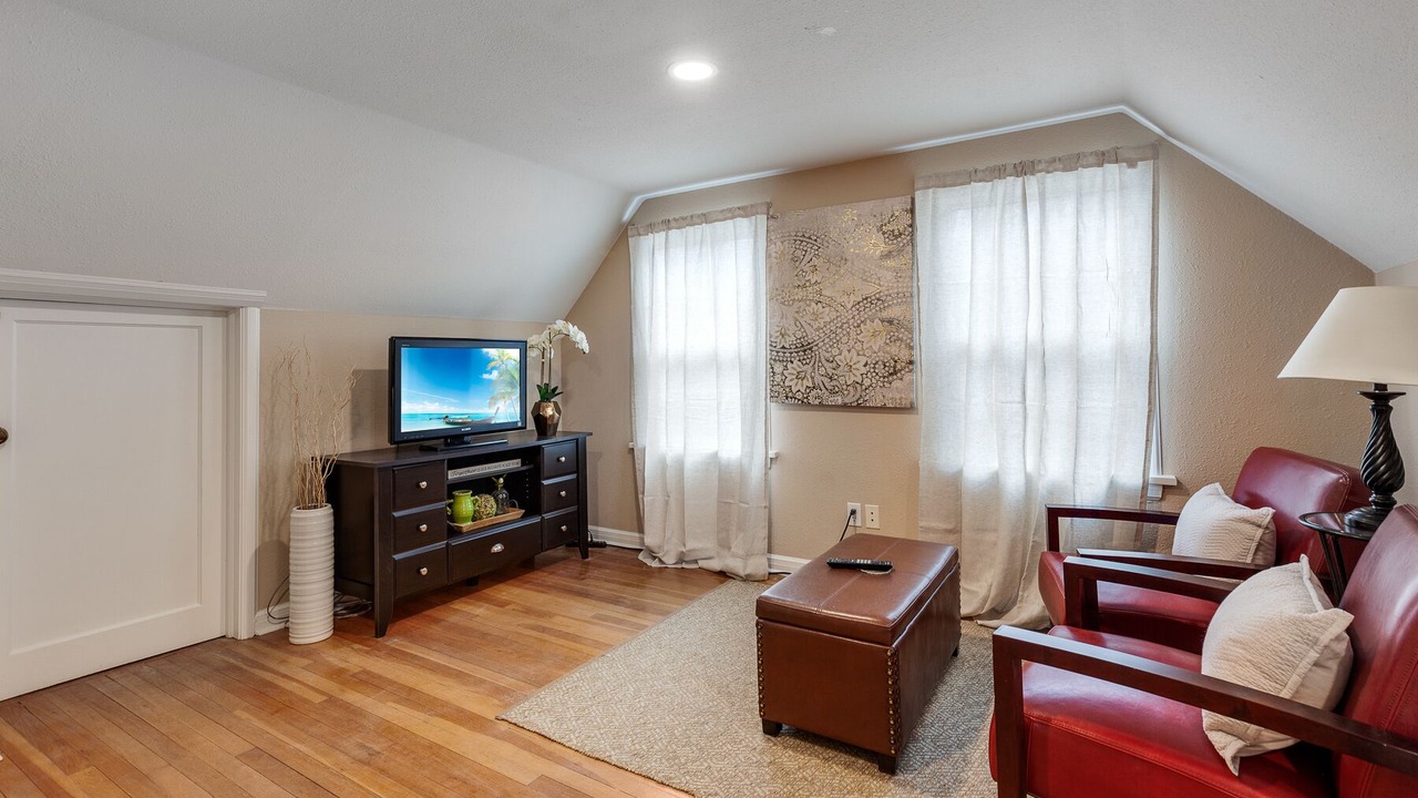 Photo of Livingroom in Garden District