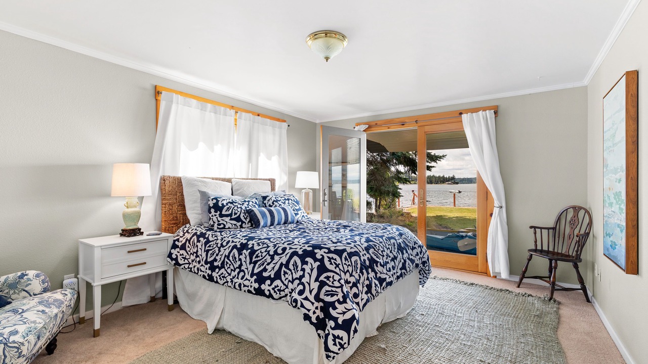 Photo of Bedroom in Lakebay
