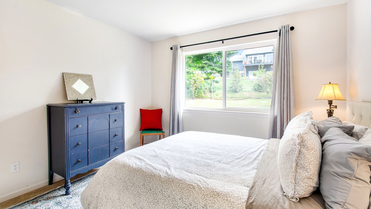 Photo of Bedroom in Coupeville