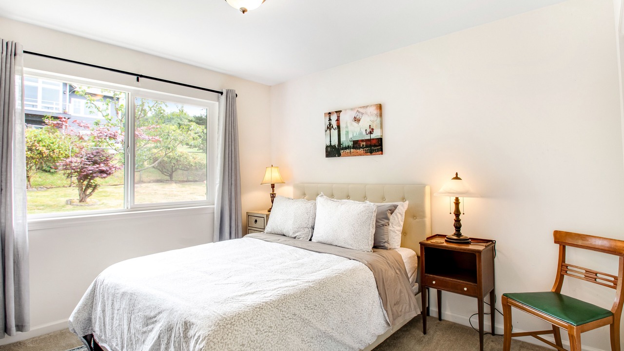 Photo of Bedroom in Coupeville