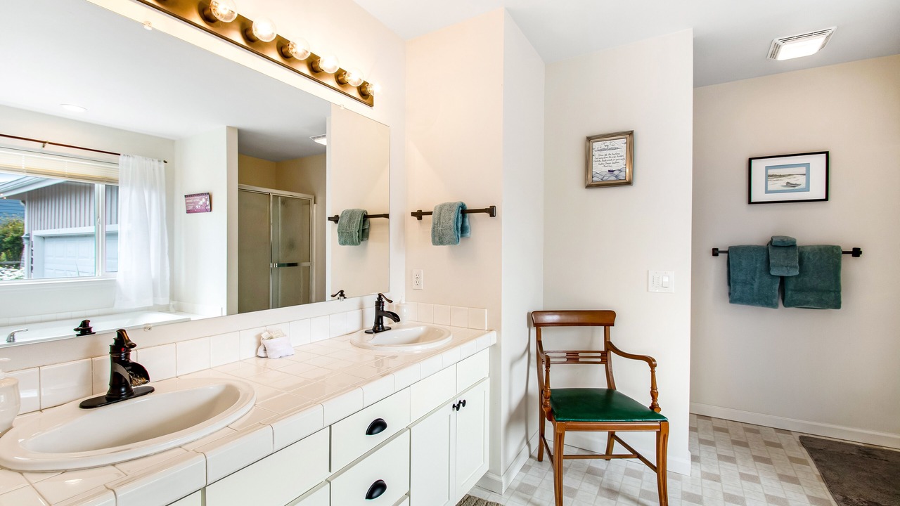 Photo of Bathroom in Coupeville