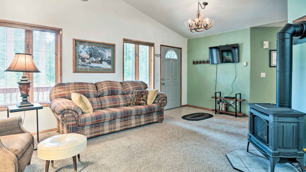 Photo of Livingroom in Klamath Falls