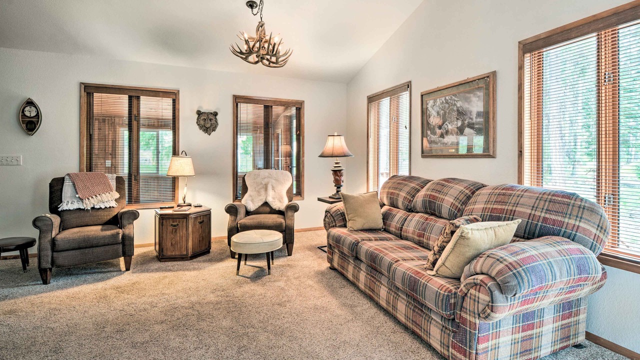 Photo of Livingroom in Klamath Falls