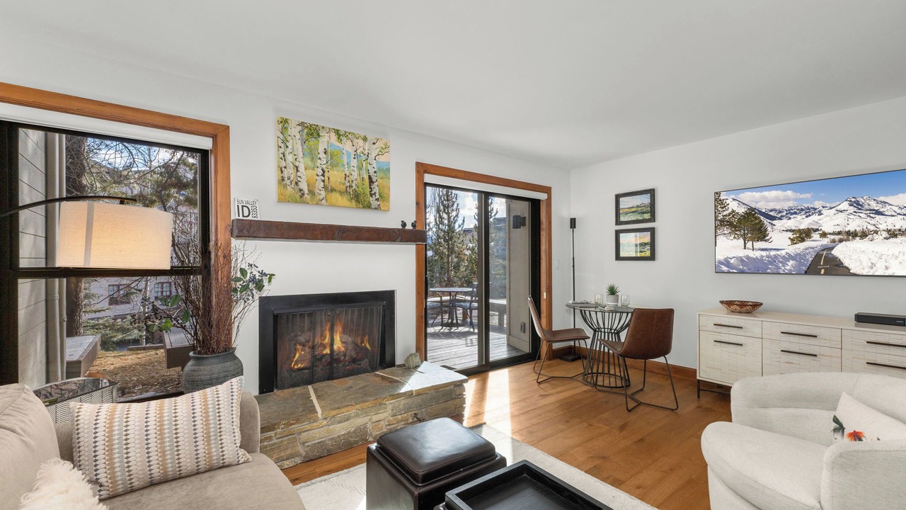 Photo of Livingroom in Elkhorn Village