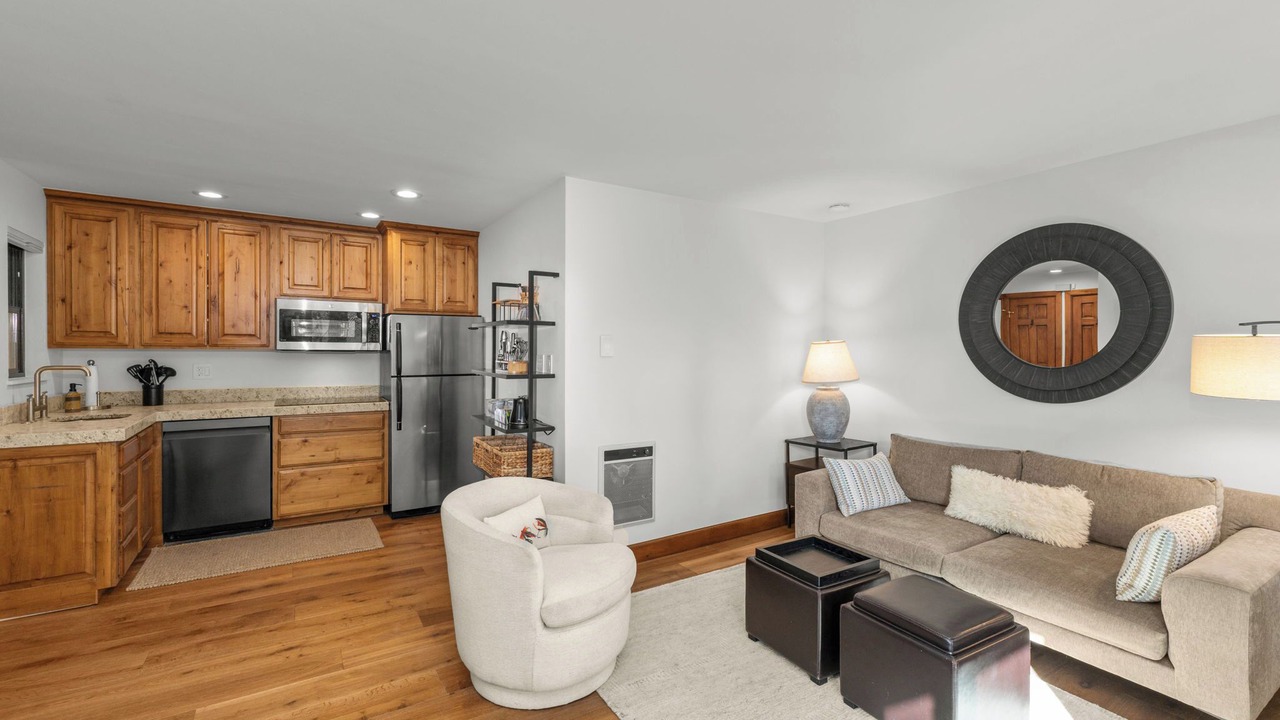 Photo of Livingroom in Elkhorn Village