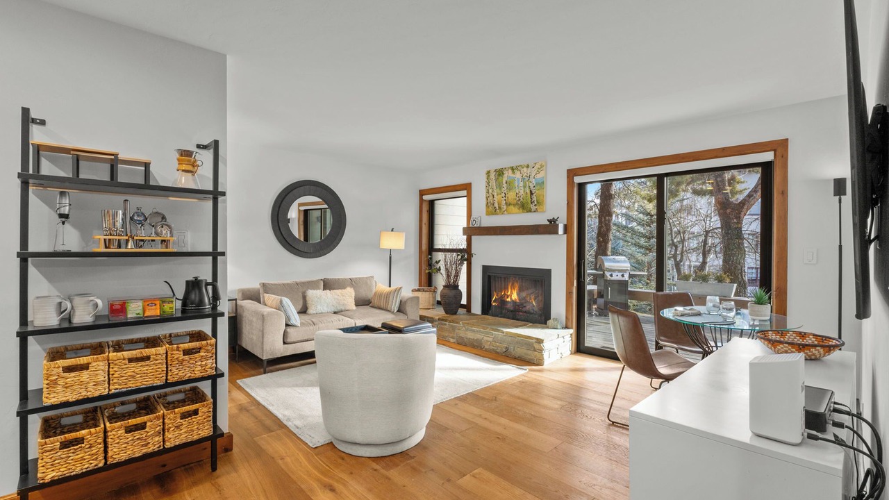 Photo of Livingroom in Elkhorn Village