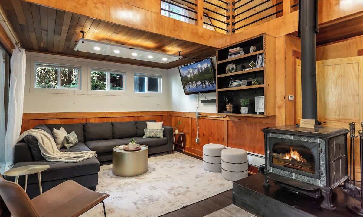 Photo of Livingroom in Glacier