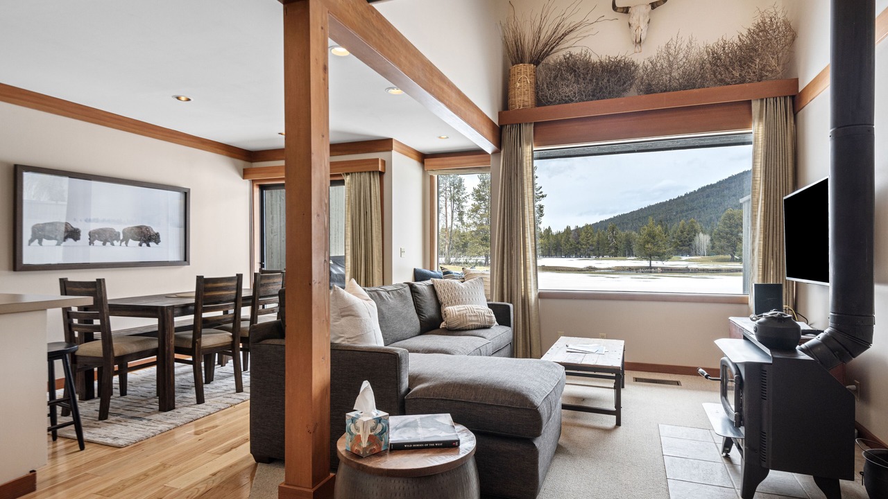 Photo of Livingroom in Black Butte Ranch