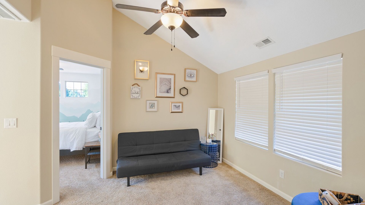 Photo of Livingroom in Troutdale