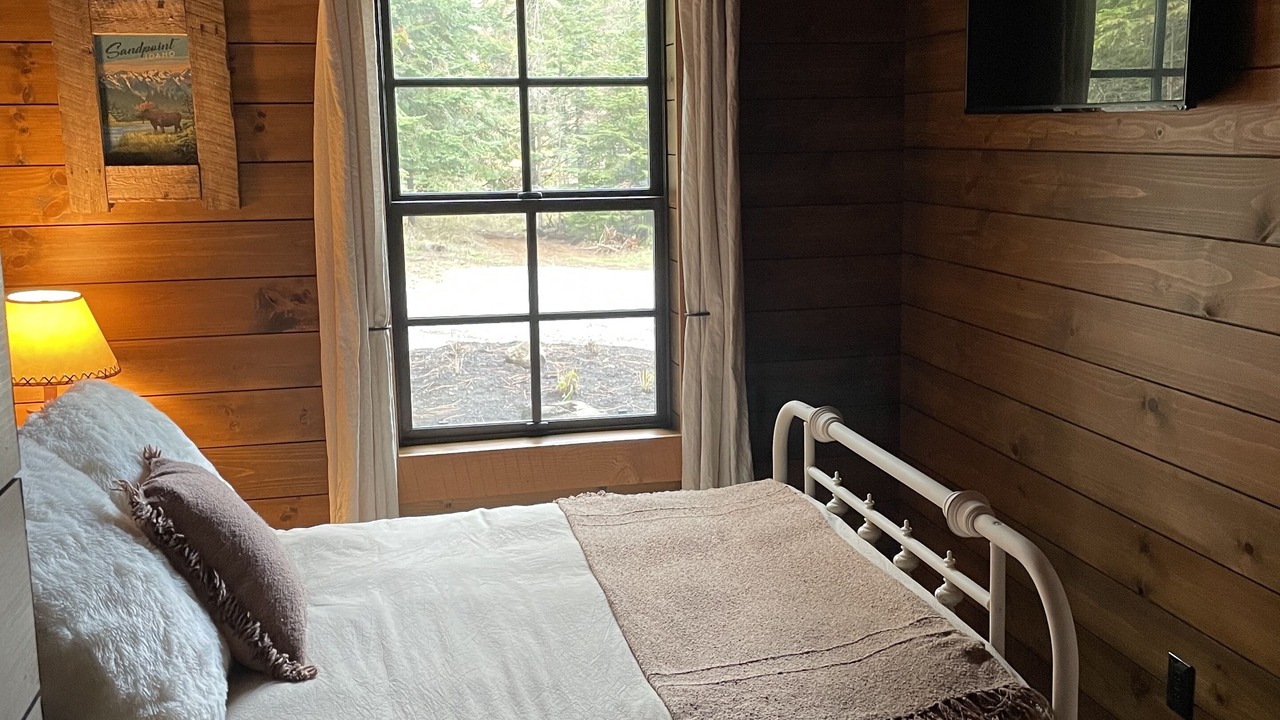 Photo of Bedroom in Sandpoint