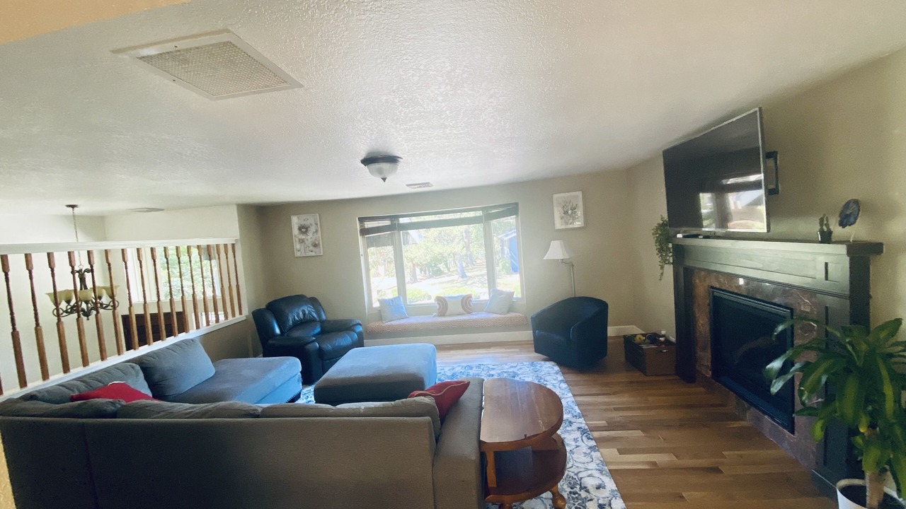 Photo of Livingroom in Roseburg