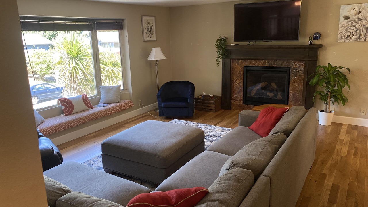 Photo of Livingroom in Roseburg