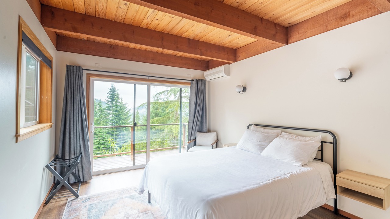 Photo of Bedroom in Oak Harbor