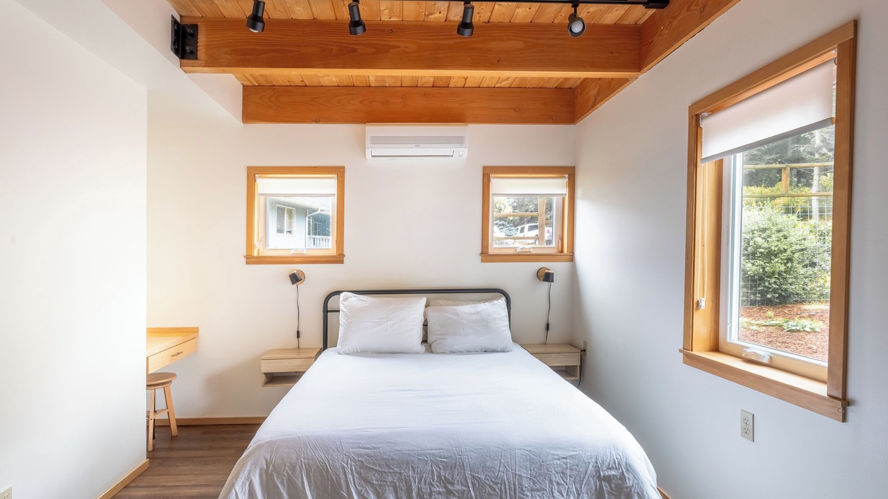 Photo of Bedroom in Oak Harbor
