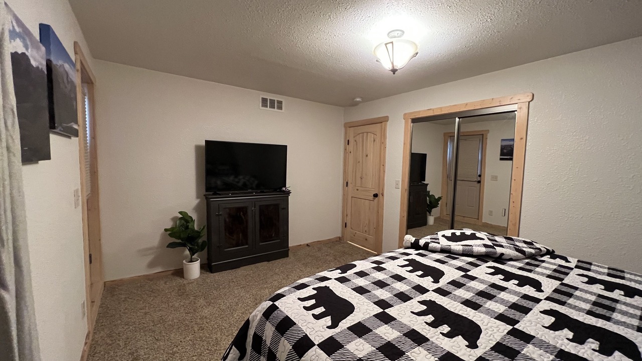 Photo of Bedroom in Garden Valley