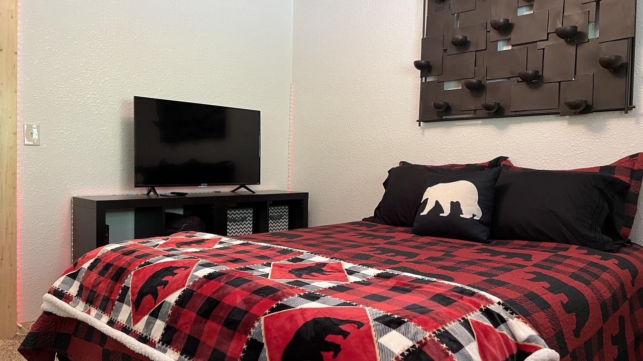 Photo of Bedroom in Garden Valley