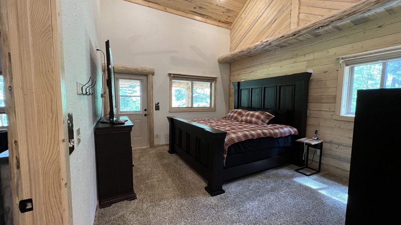 Photo of Bedroom in Garden Valley