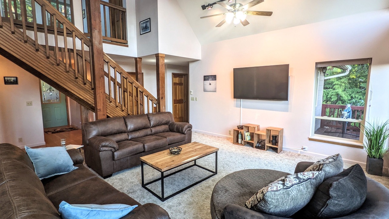 Photo of Livingroom in Eastsound