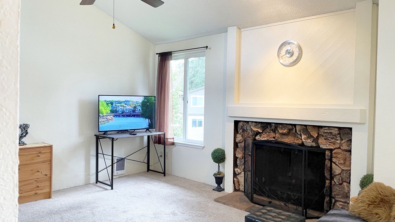 Photo of Livingroom in Totem Lake