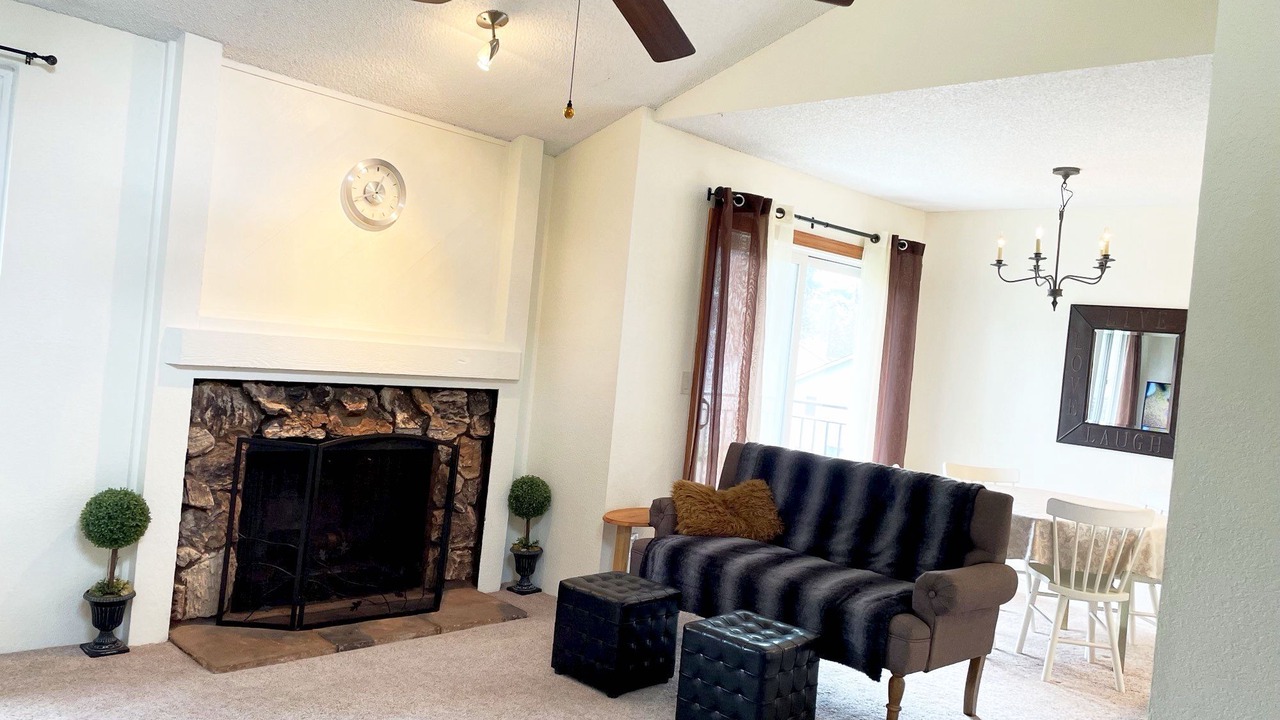 Photo of Livingroom in Totem Lake