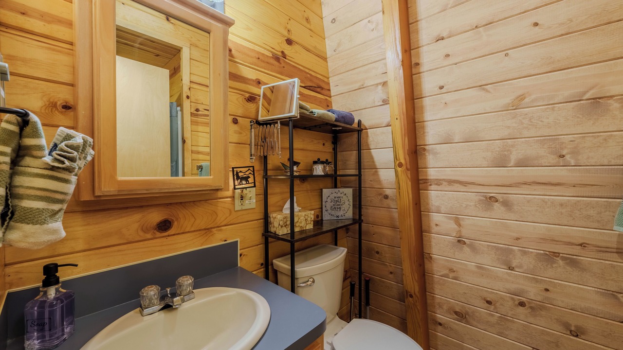Photo of Bathroom in Island Park