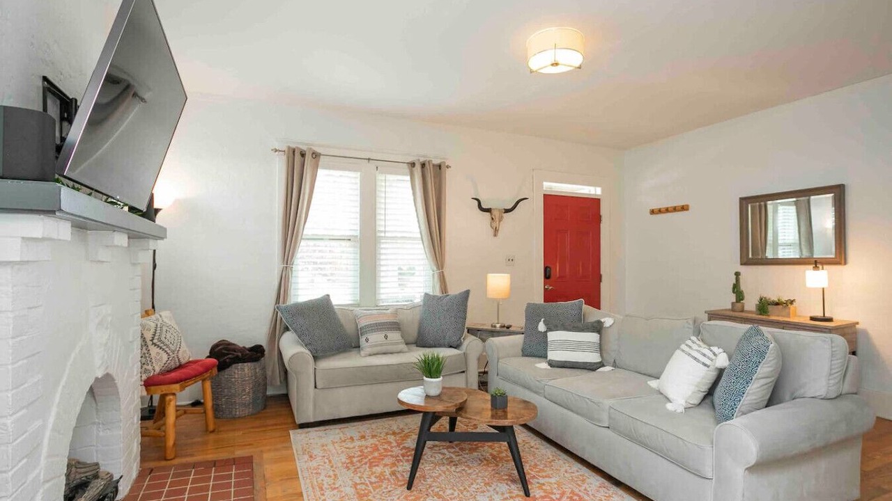 Photo of Livingroom in Shelby Hills