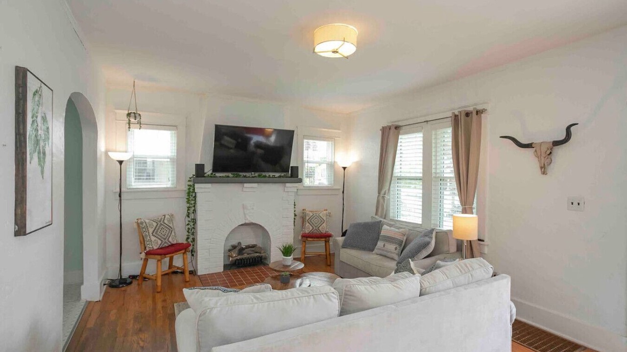 Photo of Livingroom in Shelby Hills