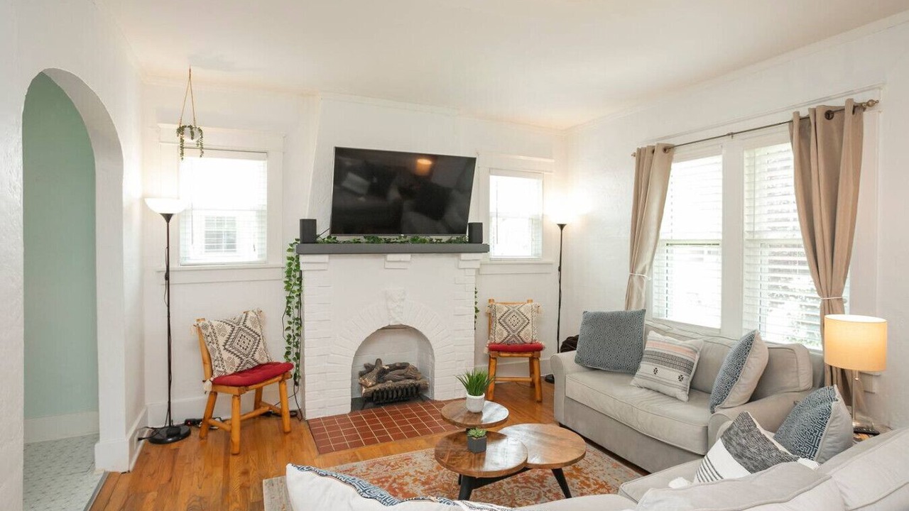 Photo of Livingroom in Shelby Hills
