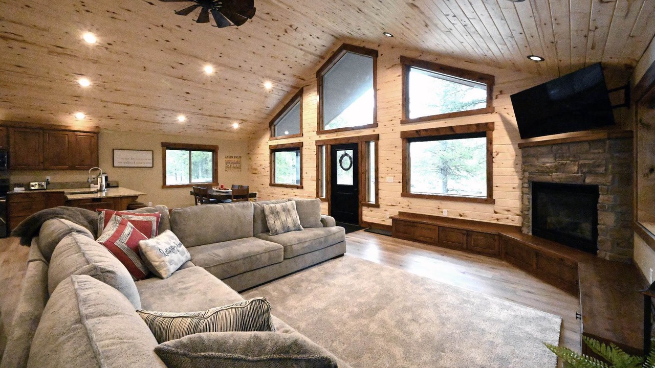 Photo of Livingroom in Island Park