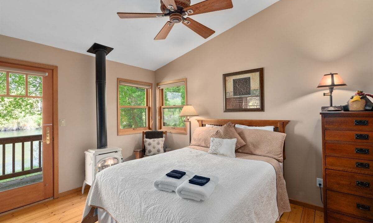 Photo of Bedroom in Leavenworth