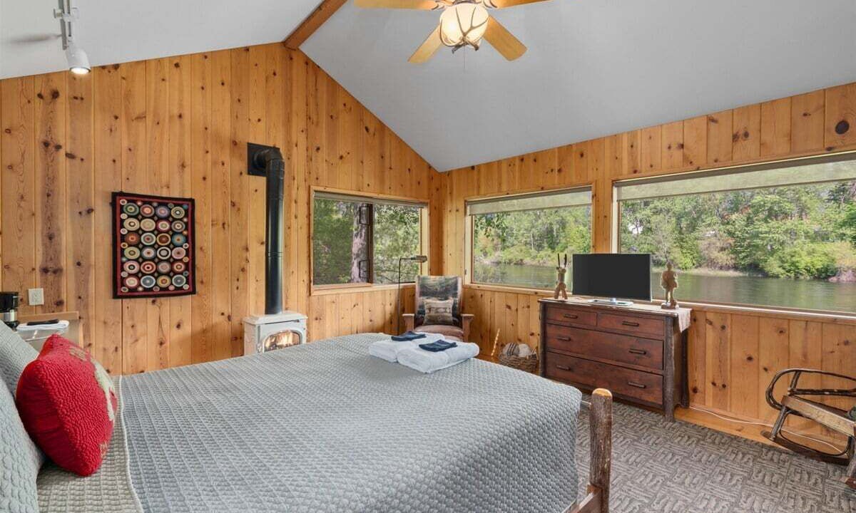 Photo of Bedroom in Leavenworth
