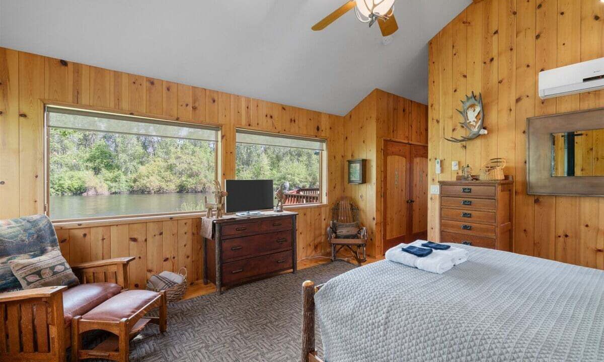 Photo of Bedroom in Leavenworth
