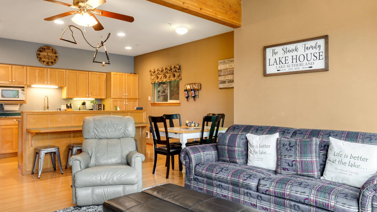 Photo of Livingroom in Port Angeles