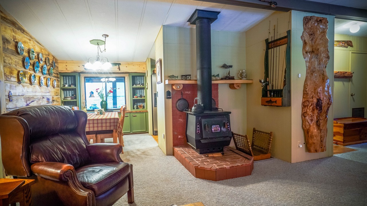 Photo of Livingroom in Klamath Falls