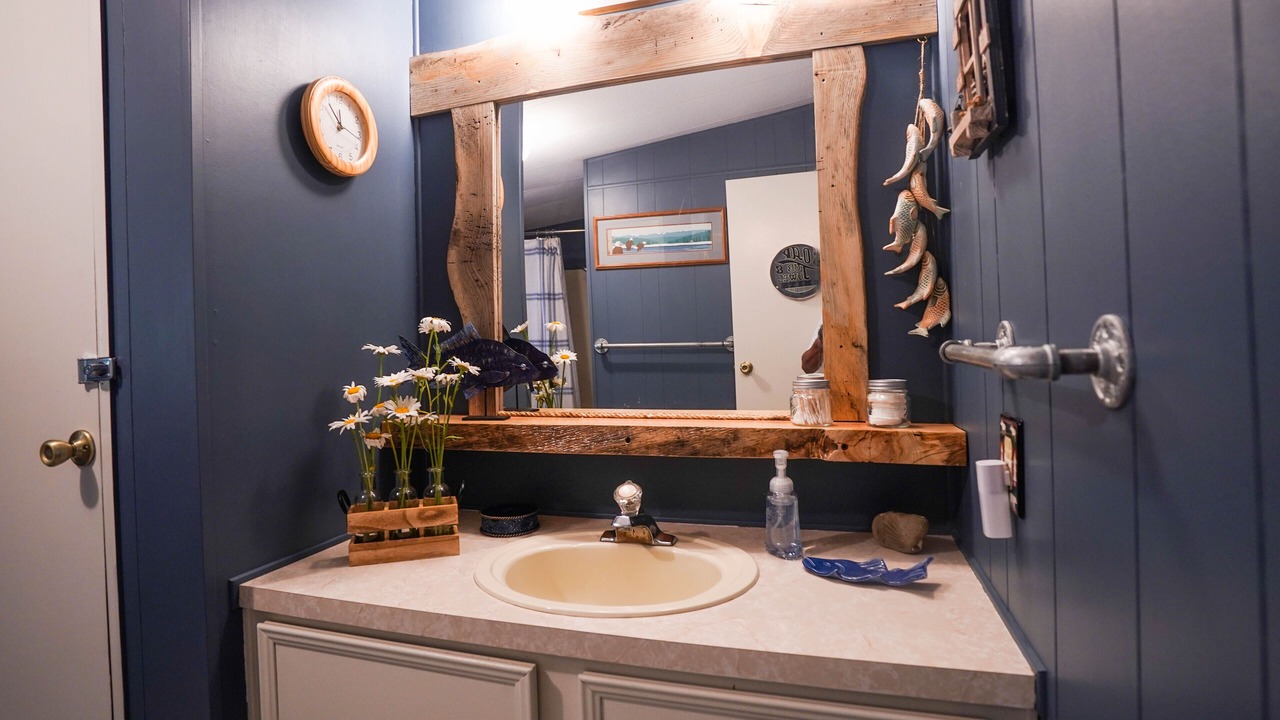 Photo of Bathroom in Klamath Falls